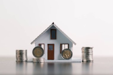 Ticari konsept stratejik mali yönetim para tasarrufu bankanın emlak tasarrufu ekonomik kredi geliştirme büyüme muhasebe satın alma yatırım yatırım ekonomisi teşvik eder