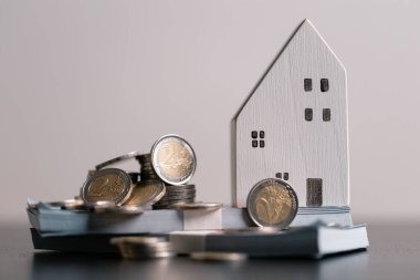 Ticari konsept stratejik mali yönetim para tasarrufu bankanın emlak tasarrufu ekonomik kredi geliştirme büyüme muhasebe satın alma yatırım yatırım ekonomisi teşvik eder