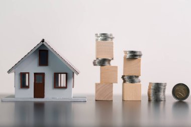 Ticari konsept stratejik mali yönetim para tasarrufu bankanın emlak tasarrufu ekonomik kredi geliştirme büyüme muhasebe satın alma yatırım yatırım ekonomisi teşvik eder