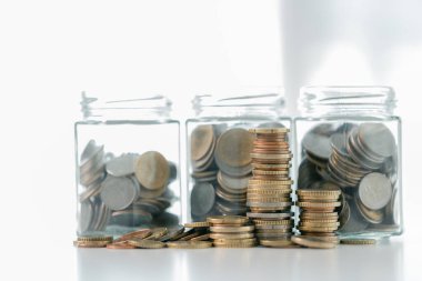 İş tasarruf parası para büyüme konsepti stratejik mali yönetim yatırım bankası yatırım kredi bankası gayrimenkul ekonomik kalkınma gelir yığını yatırım geri dönüş ekonomisini teşvik eder