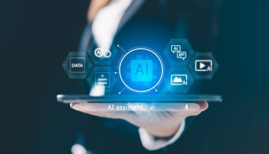 Yapay zeka destekli. kullanıcı cep telefonu, laptop, tablet simgeleri için sanal yapay zeka yardımcı arayüzü ile ses, metin, görüntü, video oluşturma, akıllı teknolojiyi temsil eden, üretkenlik araçları