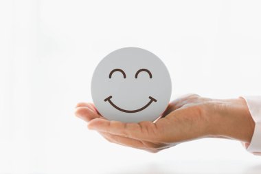 Müşteri geri bildirimi, gülen surat işareti. Hizmet derecesi, tatmin konsepti. Mutlu gülümseme, iyi geri bildirim, olumlu müşteri değerlendirmesi, deneyim, tatmin anketi, gülen ruh sağlığı.