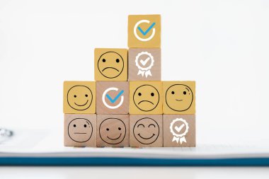 Müşteri mutlu ikon, müşteri memnuniyeti anket konsepti, hizmet kalitesi, pazarlama anketleri, reytingler, gözden geçirme, kopyalama alanı ile ilgili mutlu müşteri memnuniyetinden olumlu geri bildirim