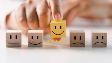 Müşteri mutlu ikon, müşteri memnuniyeti anket konsepti, hizmet kalitesi, pazarlama anketleri, reytingler, gözden geçirme, kopyalama alanı ile ilgili mutlu müşteri memnuniyetinden olumlu geri bildirim