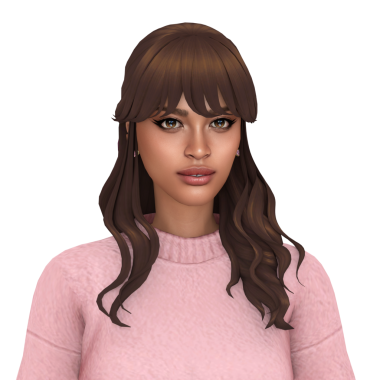 Uzun kahverengi saçlı ve kâküllü güzel bir kadın pembe bir elbise giyiyor, izole edilmiş bir portre.