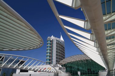 Parque das Nacoes 'daki güzel modern tren istasyonu Oriente. Lizbon, Portekiz. 