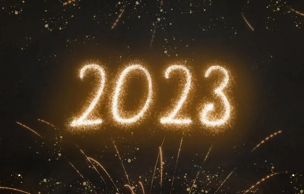 Saint Sylvesters Günü 2023 - Yeni Yıl Arifesi - Yeni yıl arkaplanı uzun panorama. 2023 Havai fişekler koyu arkaplanı kaplıyor