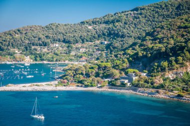 Deniz kıyısının güzel manzarası