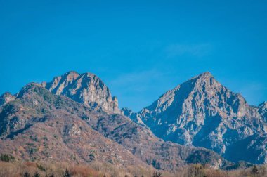 Dağlarla, doğayla güzel bir manzara.