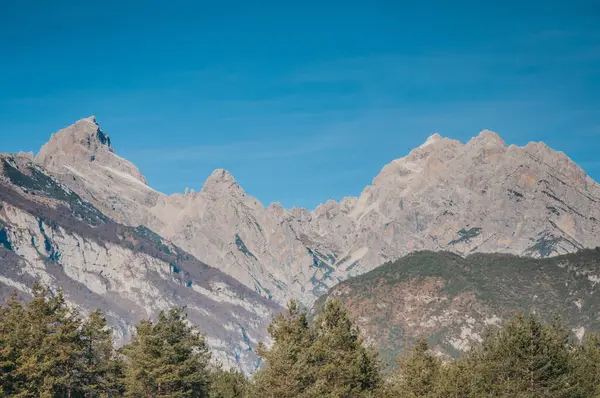 Dağlarla Doğayla Güzel Bir Manzara — Stok fotoğraf