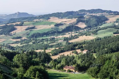 Dağlarla, doğayla güzel bir manzara.
