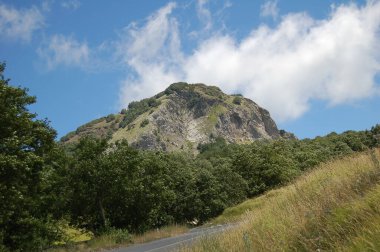 Dağlarla, doğayla güzel bir manzara.