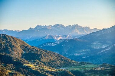 dağların manzarası, dağların manzarası, dağların çayırları