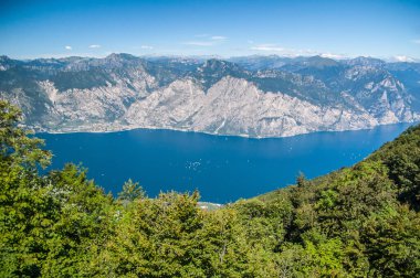 Alp Gölü, Garda Gölü, Dağ Gölü, Uçurum
