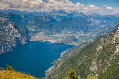 Alp Gölü, Garda Gölü, Dağ Gölü, Uçurum