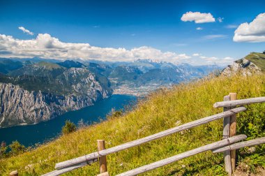 Alp Gölü, Garda Gölü, Dağ Gölü, Uçurum