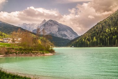 dağlar göl, zümrüt su köyü