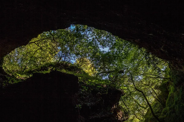 Τρύπα Στο Έδαφος Σπήλαιο Σπηλαιολογία — Φωτογραφία Αρχείου