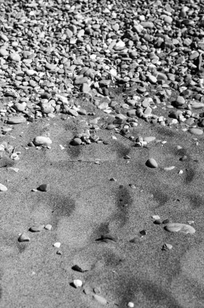 Beach Sand Stones Background Black White — Foto Stock