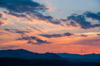 Renkli gökyüzü, renkli günbatımı, Paradisiac manzarası