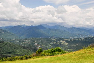 Yeşil Vadi ve tepeler