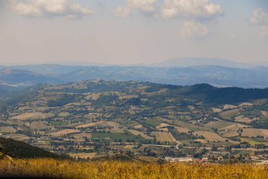 Yeşil Vadi ve tepeler