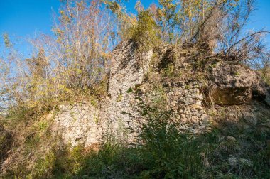 Terk edilmiş değirmen kalıntıları manzarası