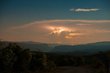 Vadide fırtına ve gök gürültüsü