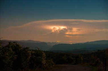 Vadide fırtına ve gök gürültüsü