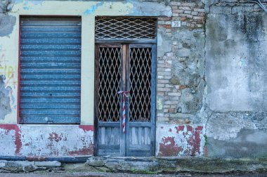 Bina, terk edilmiş hayalet kasaba