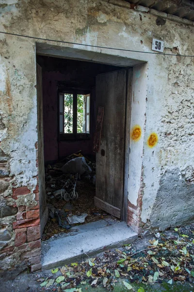 Drzwi Opuszczonym Mieście Duchów — Zdjęcie stockowe