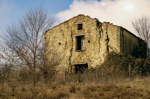 Покинутый Крестьянский Дом Руинах — стоковое фото