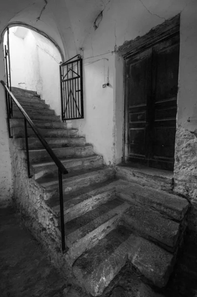 Casa Rural Interior Com Escadaria Fotografia De Stock