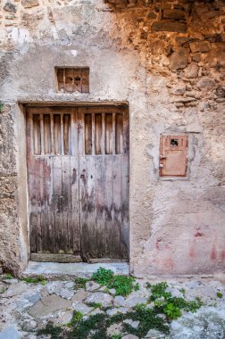 old abandoned building, wooden door