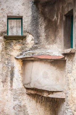Kasabanın tarihi merkezindeki bina detayları.