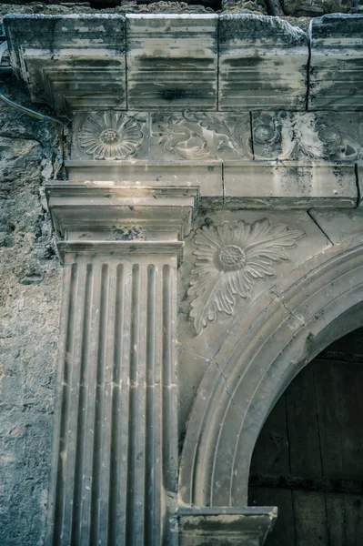 Starověká Brána Opuštěného Středověkého Paláce Detaily — Stock fotografie