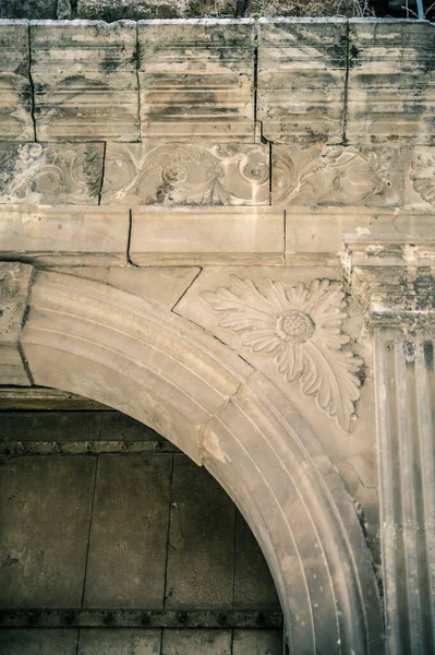 Starověká Brána Opuštěného Středověkého Paláce Detaily — Stock fotografie