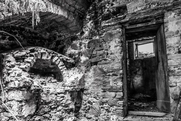 Opuszczony Wiejski Dom Ruiny — Zdjęcie stockowe