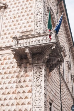 diamonds palace, diamond-shaped ashlar, white palace