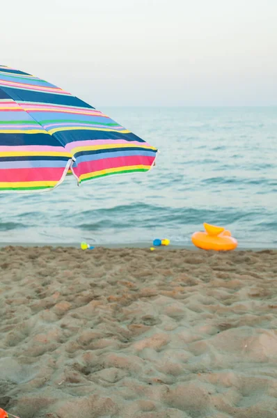Ombrellone Sulla Spiaggia — Foto Stock