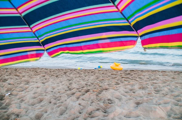 Ombrellone Sulla Spiaggia — Foto Stock