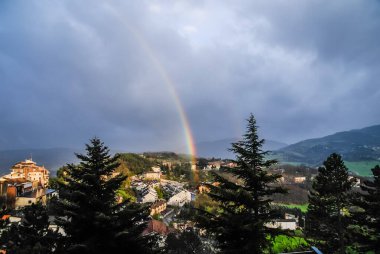 rainbow refraction and dispersion of the sun's light