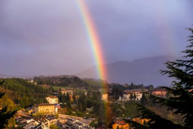 rainbow refraction and dispersion of the sun's light