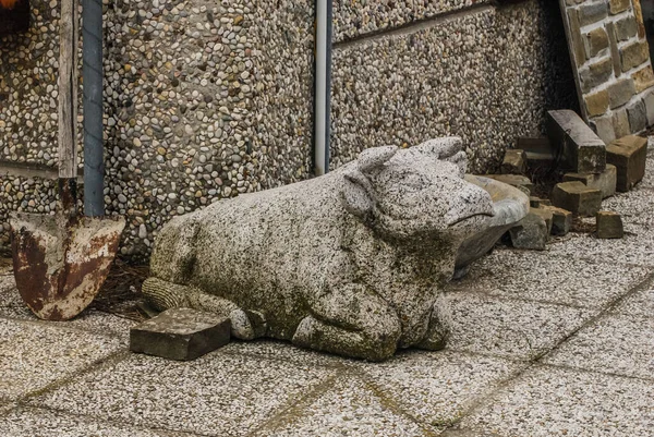 Stone Sculpture Shape Bull — Stock Photo, Image