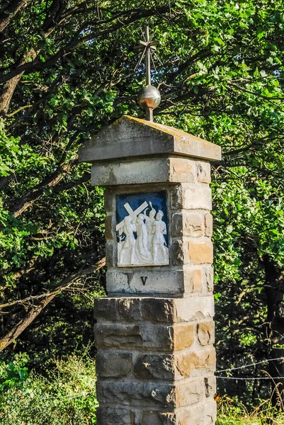 公園内のカトリック記念碑 — ストック写真