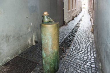 Ljubljana 'nın merkezindeki küçük sokaklar ve kemerler, tarihi sokaklar ve anıtlar.