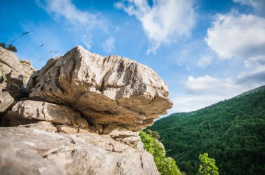 İlkbaharda güzel dağ manzarası