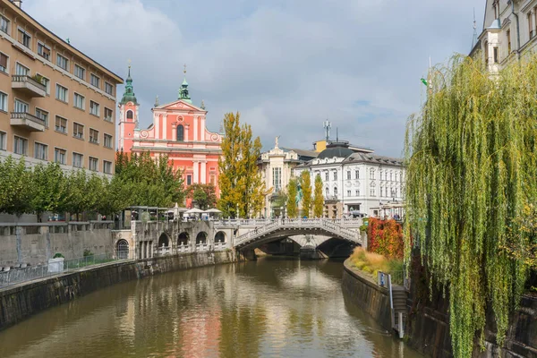 Ljubljana Kanal Brücke Und Bunte Häuserfassaden — Stockfoto
