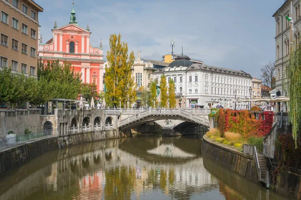 Dreifachbrücke Über Den Fluss Ljubljanica Sehenswürdigkeiten Der Stadt — Stockfoto