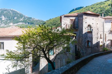 Maratea küçük sokakları ve panoramik manzaralar